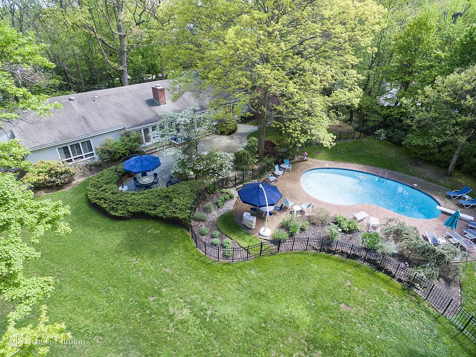 1st image of 10 Forest Dr
