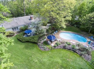 10 Forest Dr, Port Washington, NY 11050