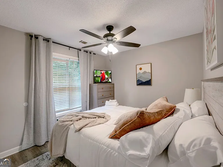 6839 Sandy Creek Dr — Photo 19