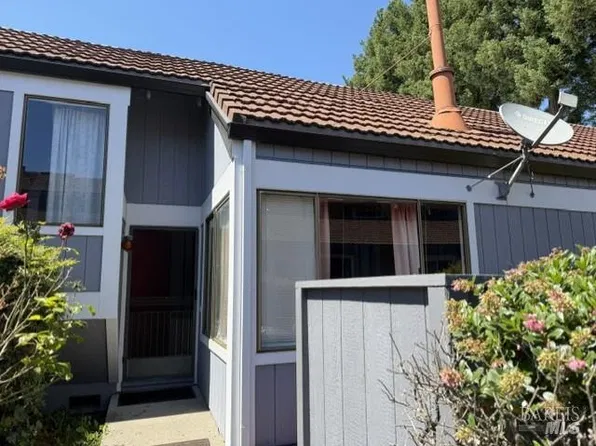 5064 Country Club Drive, Rohnert Park, CA 94928