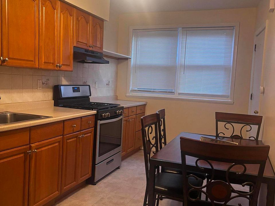 1st image of 15 Dongan Ave Floor 1