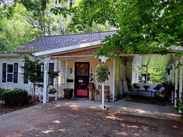 642 W Bridge St, Plainwell, MI 49080