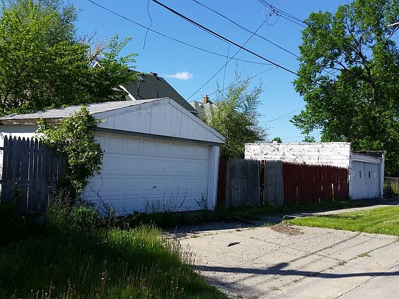 3rd image of 160 Waverly St