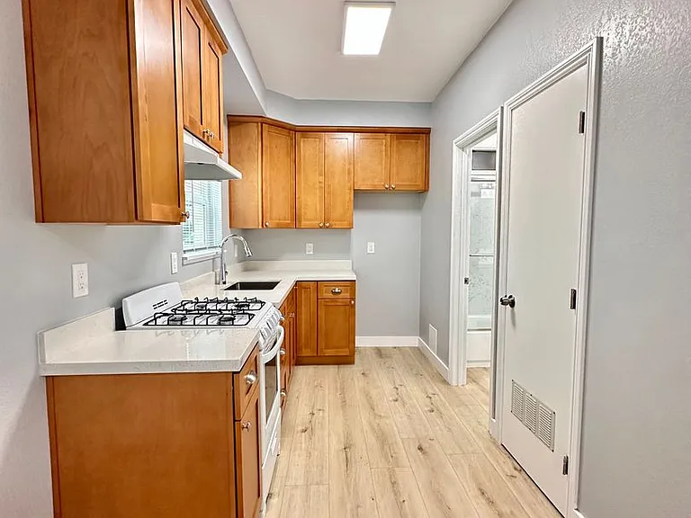 5416 Foothill Blvd — Photo 7