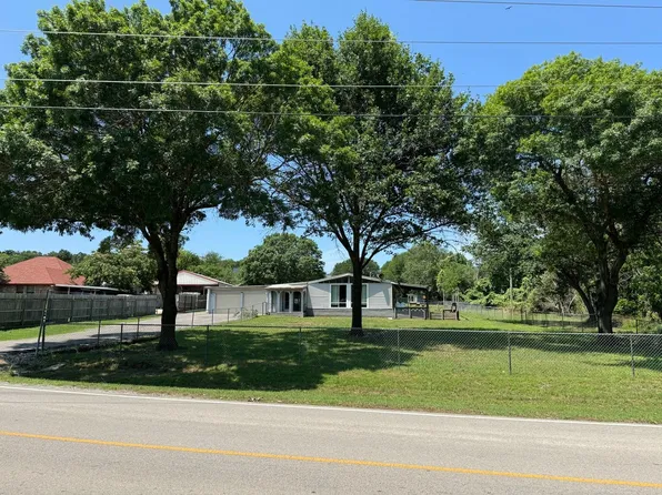 1033 W Lake Dr, Weatherford, TX 76087