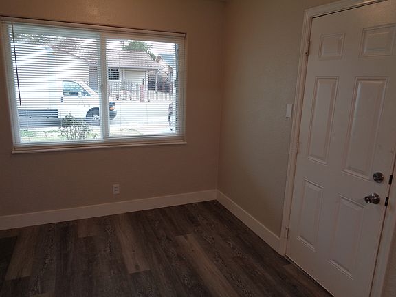 4th image of 225 Christine Dr