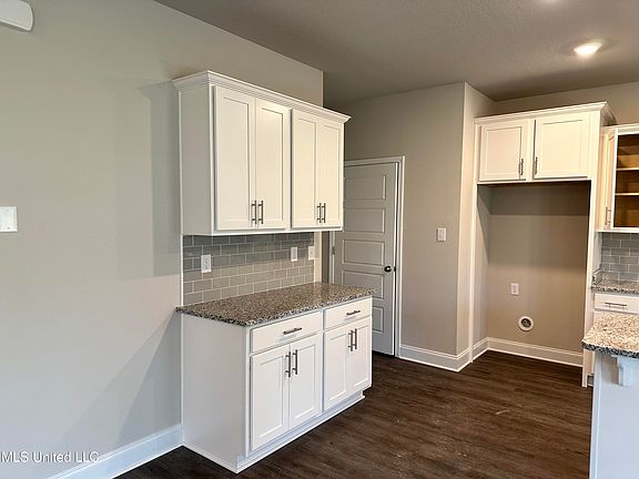 3rd image of 12226 Savannah Cir