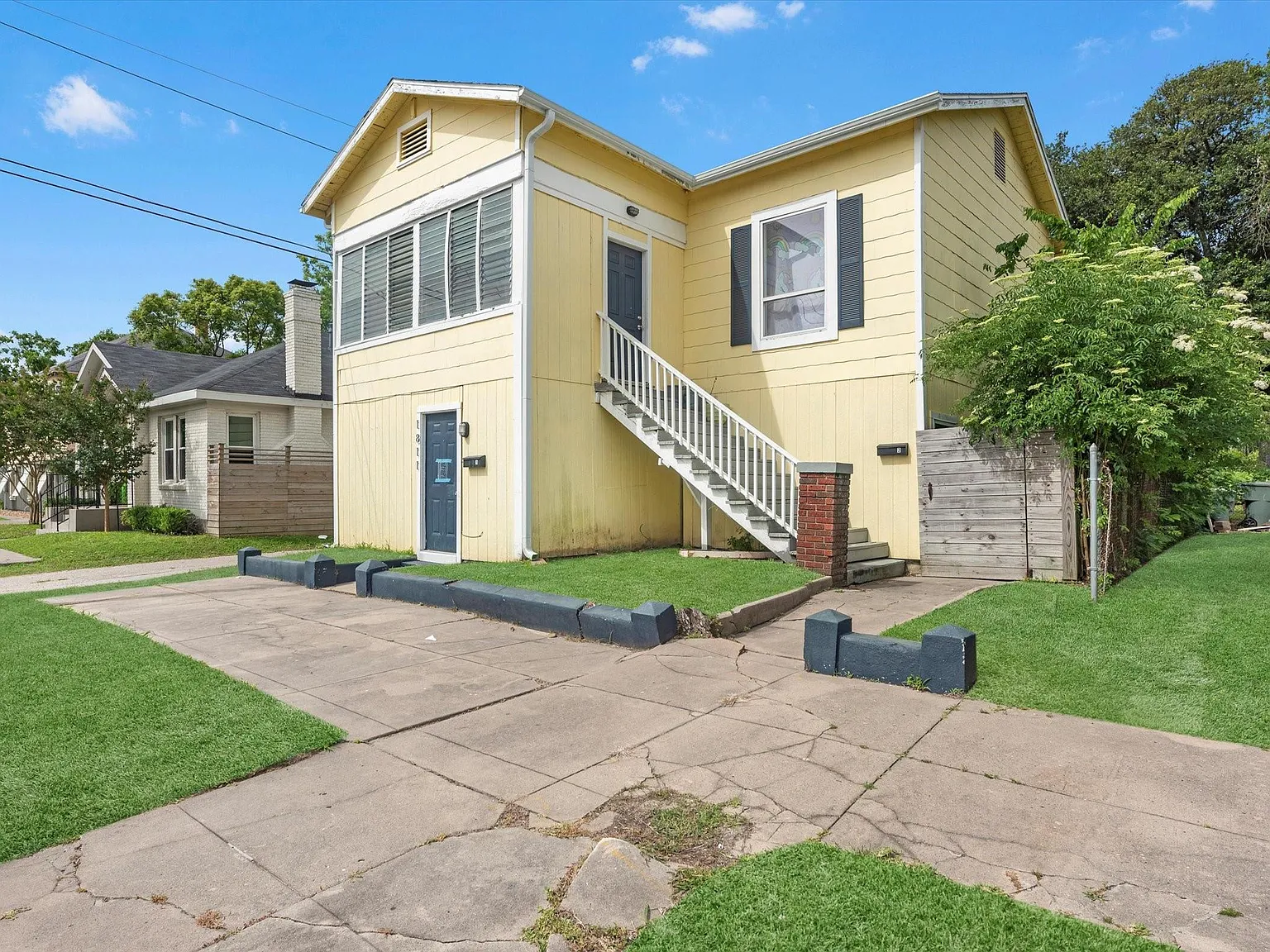 3 bed, 1.0 bath, 1263 sqft, $1,600 — Photo 1