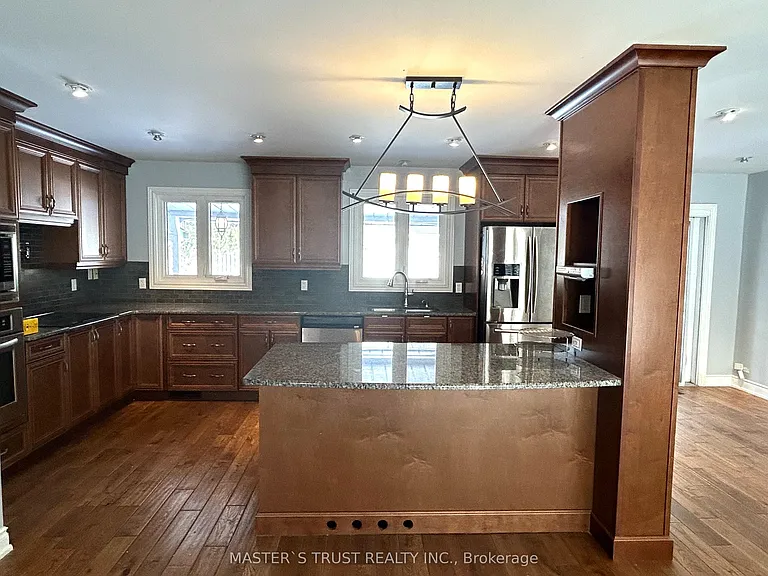 5183 Cherryhill Cres — Photo 6