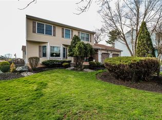 3 Roberta Ct, Edison, NJ 08820