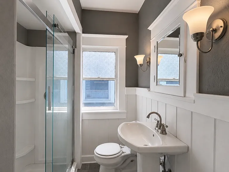 1042 Elmwood Ave #4 — Photo 2