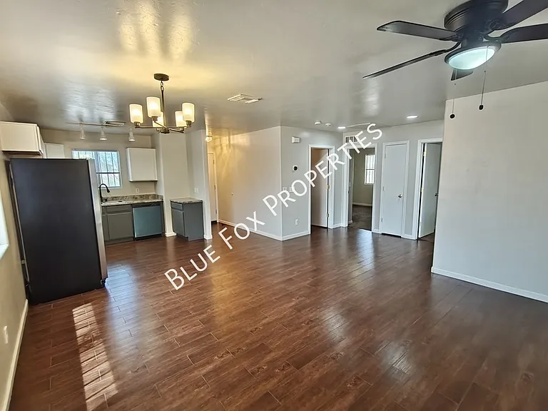 100 E Medina Rd — Photo 7
