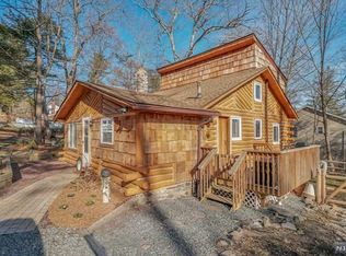 20 Hemlock Ln, West Milford, NJ