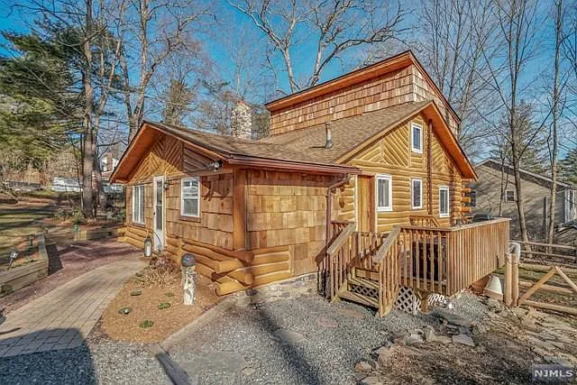 20 Hemlock Ln photo 1