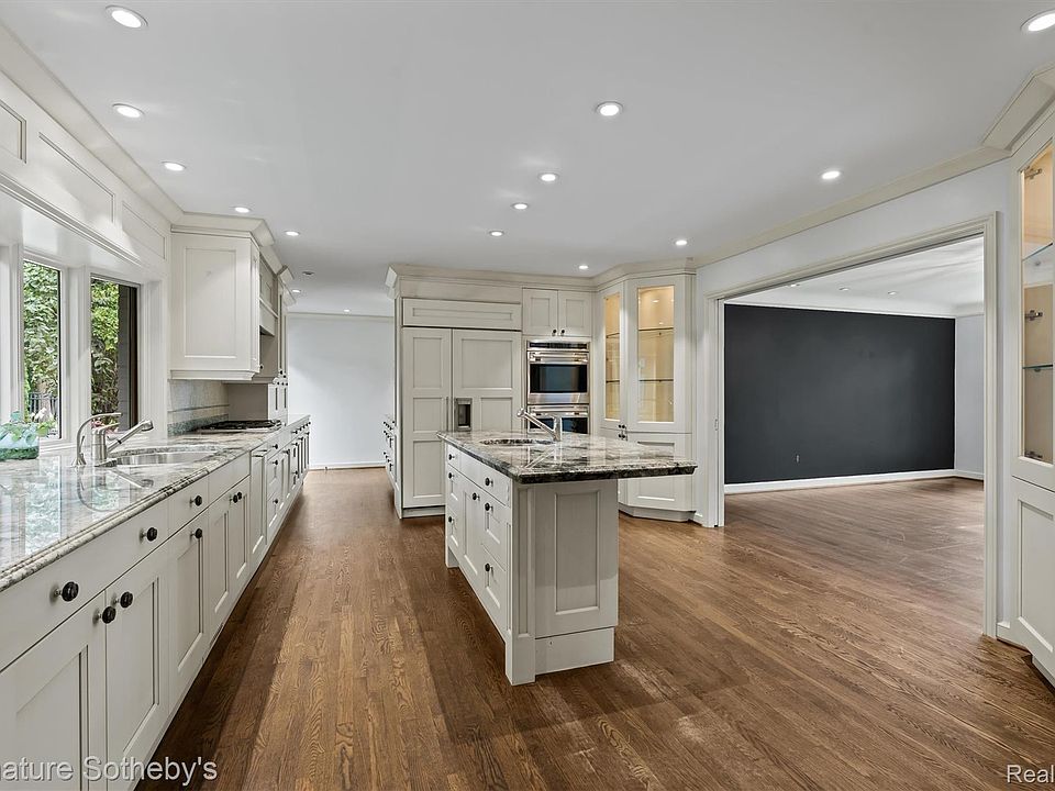 1381 Echo Ln, photo 12