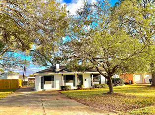 2617 Mazur Dr, Port Neches, TX 77651