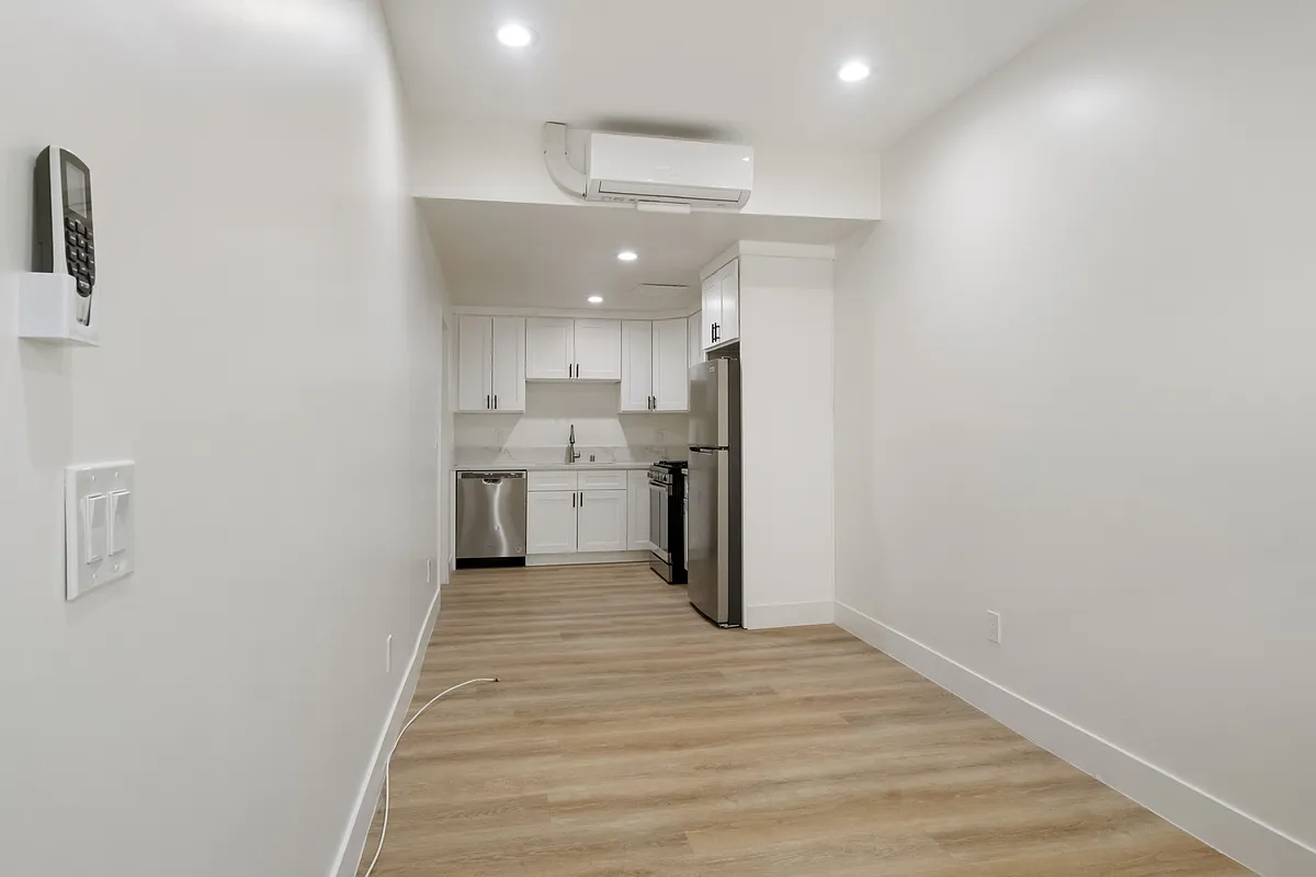 Building Photo - 640 Imperial Ave #12