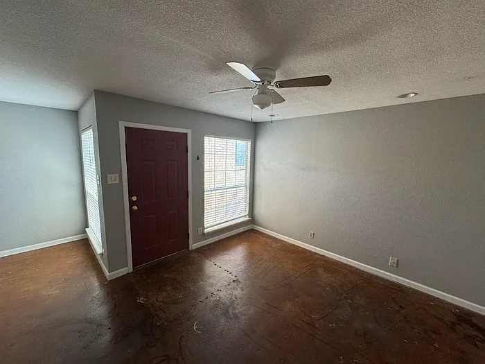 1 bed, 1.0 bath, 3244 sqft, $1,200 — Photo 2