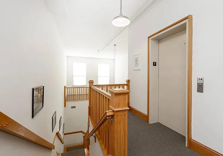 735 Washington St — Photo 3