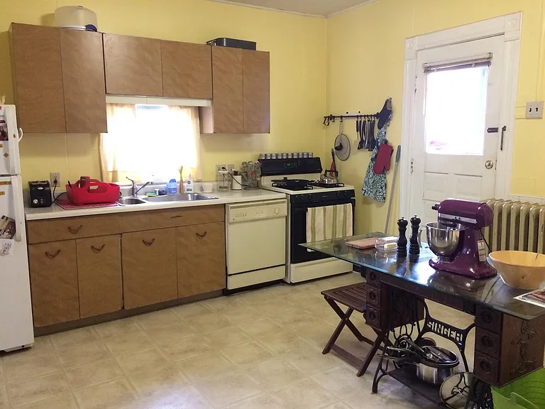 Eat-in kitchen
