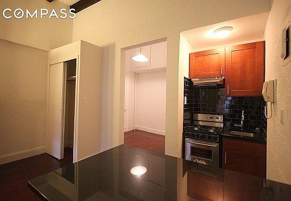 4th image of 47 Jane St APT 12