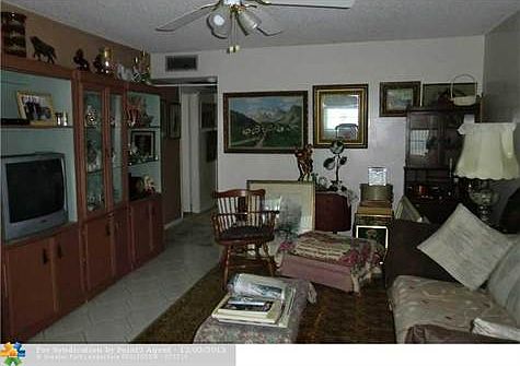 3rd image of 252 Prescott M #252