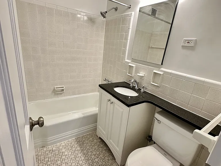442 W 57th St #4A — Photo 12