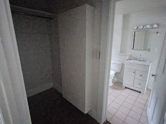 5th image of 944 W 21st St #1