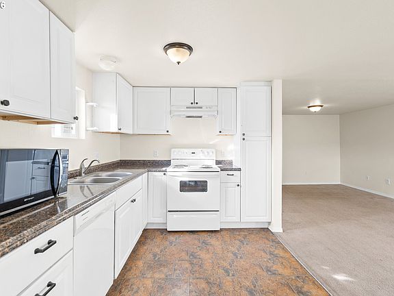 3rd image of 709 SW 16th St