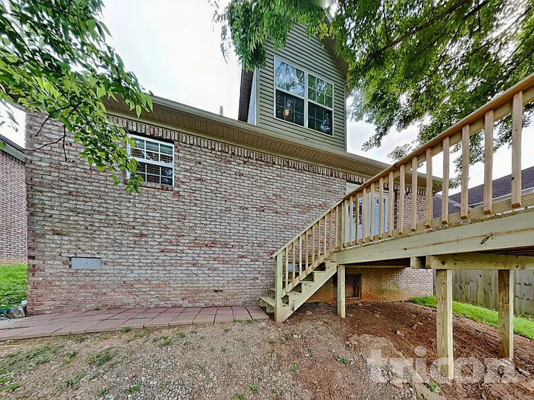703 Maple Ct — Photo 15