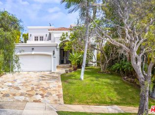 1056 Chautauqua Blvd, Pacific Palisades, CA 90272