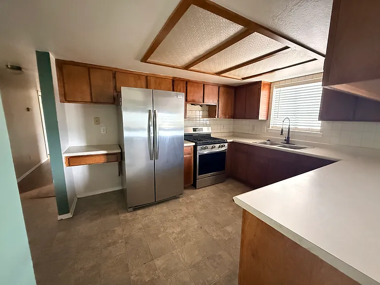 1070 S Highland Dr — Photo 6