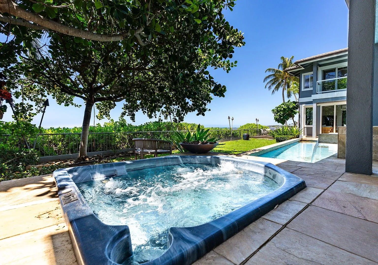 Oceanfront Wailupe Beach House w/ Pool & Hot Tub — Photo 3