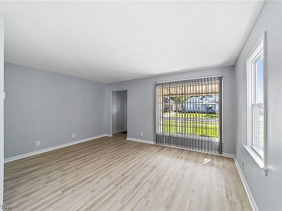 4th image of 912 Dartmoor Ave