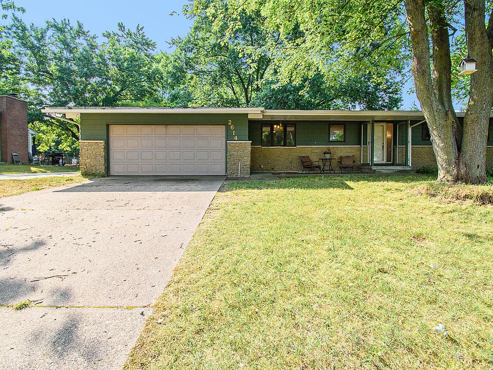 1st image of 2614 Wyandotte Dr NE