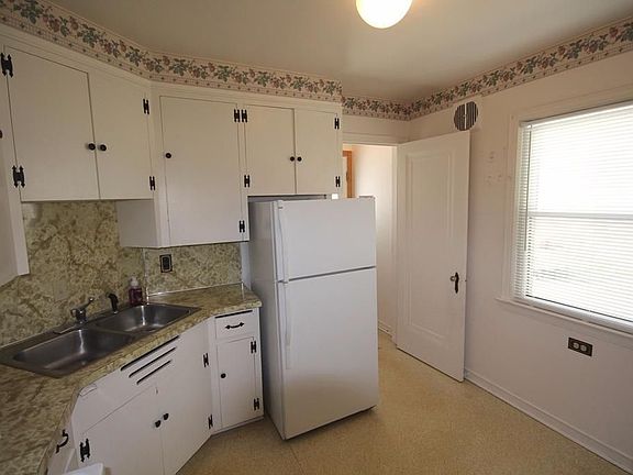 5th image of 511 W Hoover Ave