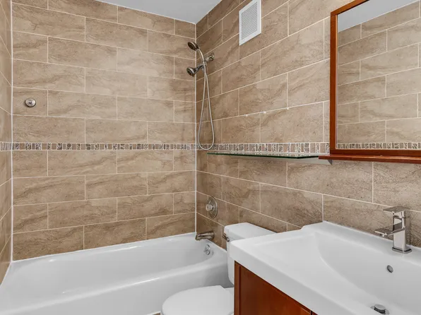 25-40 Shore Boulevard image 13 of 25