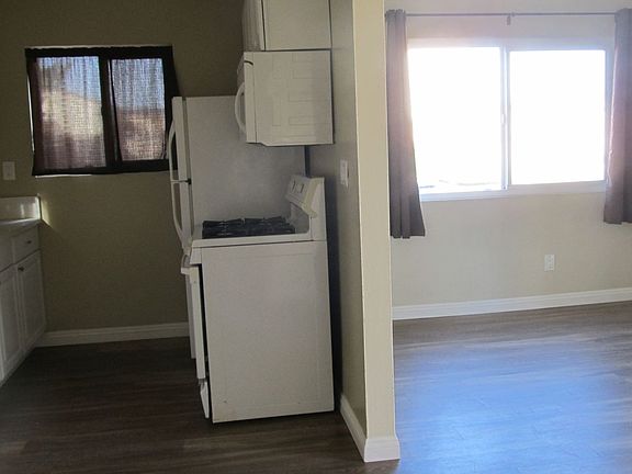 3rd image of 1354 Iris Ave APT E