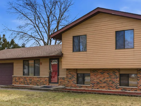 409 Kensington Dr, McHenry, IL 60050