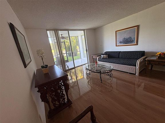 2nd image of 3750 Inverrary Dr APT 1W