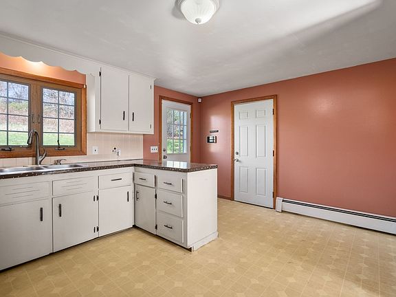 5th image of 89 Center Rd