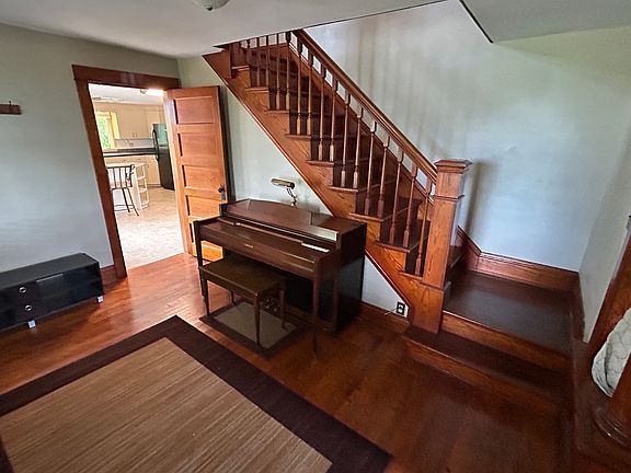 Front entryway (foyer)