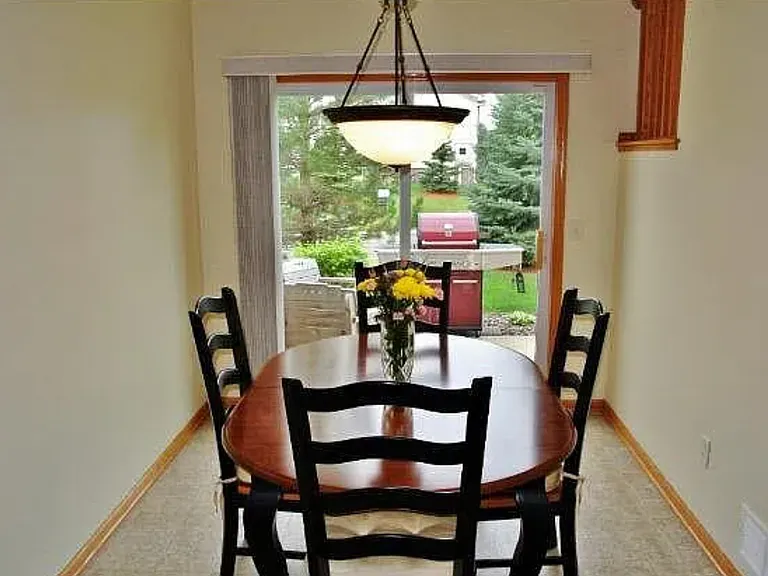 1554 Independence Dr — Photo 4