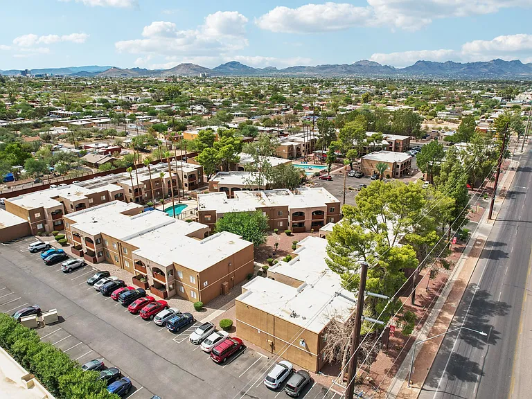 College Town Tucson- Near The U of A — Photo 47