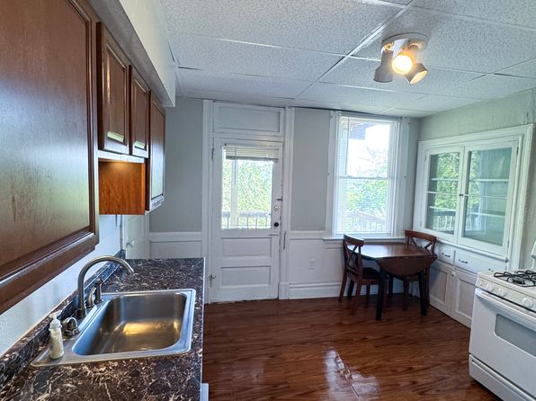 228 Deer Ln APT 1