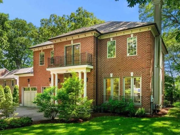129 Rangeley Rd, Brookline, MA 02467