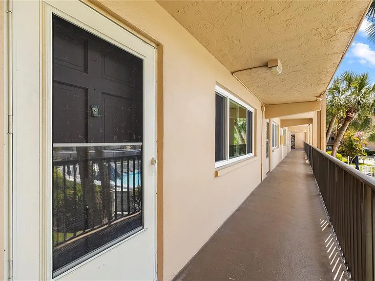 2525 W Bay Dr #C21 — Photo 28