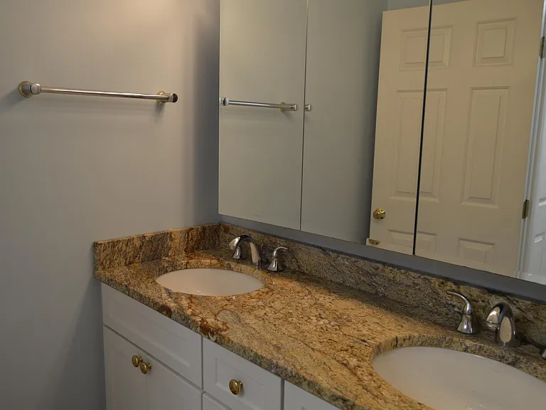 22 Windsor Ct #E — Photo 7