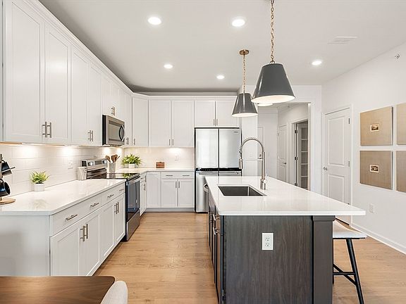 3rd image of 30 Coppersmith Way #309