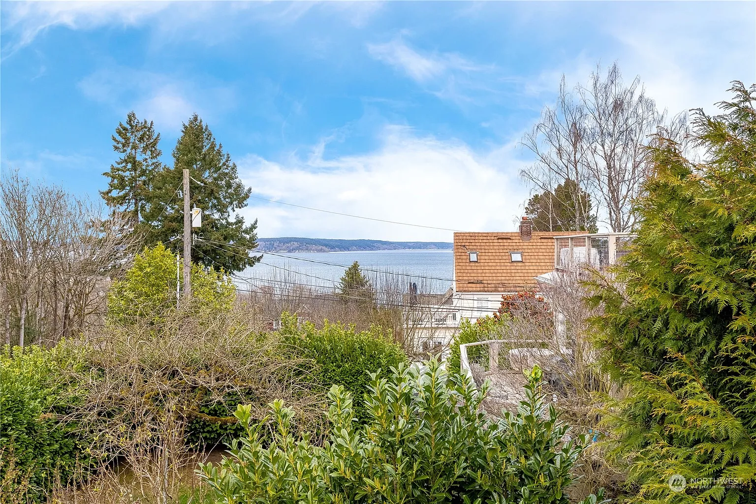 3202 N Alder Street photo 1